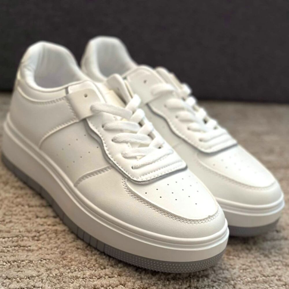 PrettyLittleThing White Contrast Sole Chunky Platform Trainers US Size 8 NWT - Picture 2 of 7